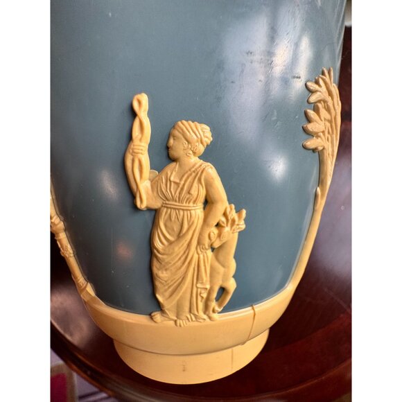 Dialene Better-Maid England Plastic Blue & Ivory Planter With Raised Design 5" V - Picture 11 of 15